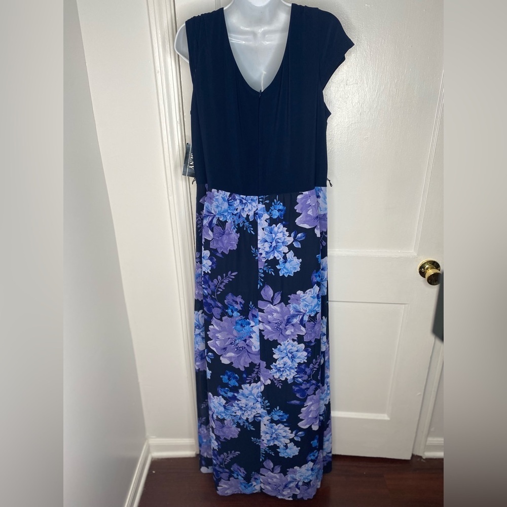 SLNY NWT Floral Maxi Dress in Navy missing string belt